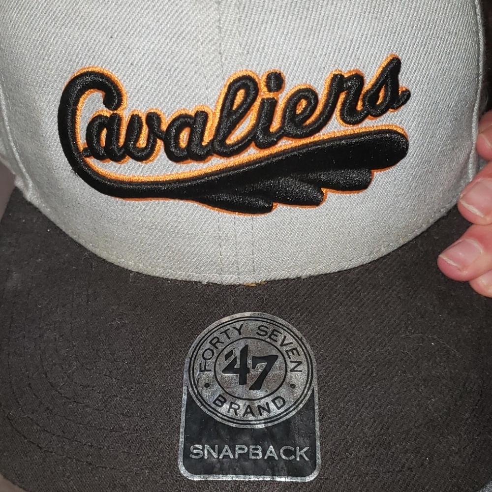 Cavaliers hat - Picture 4 of 4
